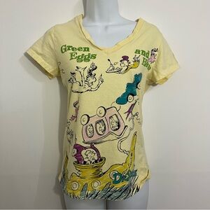 Green Eggs and Ham Dr. Seuss Tshirt is on excellent condition. Size large